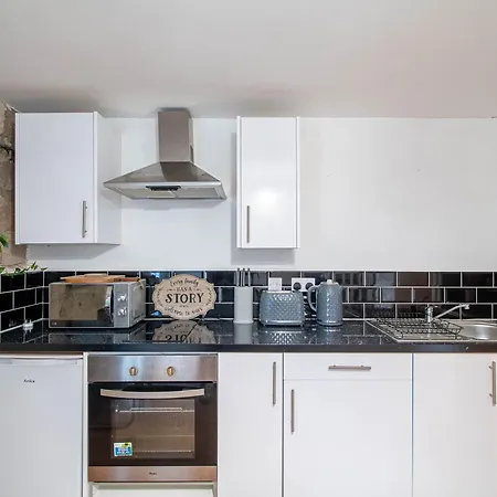 Bv Modern Near Kirkstall Shopping Centre Apartment