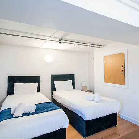 Apartment Bv Modern Near Kirkstall Shopping Centre *