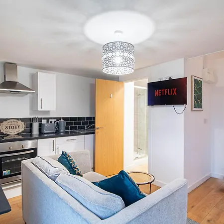 Bv Modern Near Kirkstall Shopping Centre Leeds (West Yorkshire)