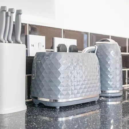 Bv Modern Near Kirkstall Shopping Centre Apartment Leeds (West Yorkshire)